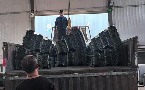 闭口楼承板耐火时限实测：大跨度怎样选泽库楼承板